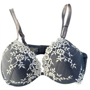 Wacoal Embrace womens Lace Bra Size 36 D Underwire Taupe